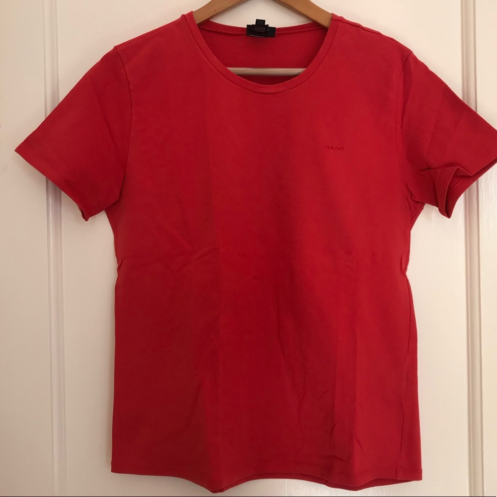 womens red t-shirt